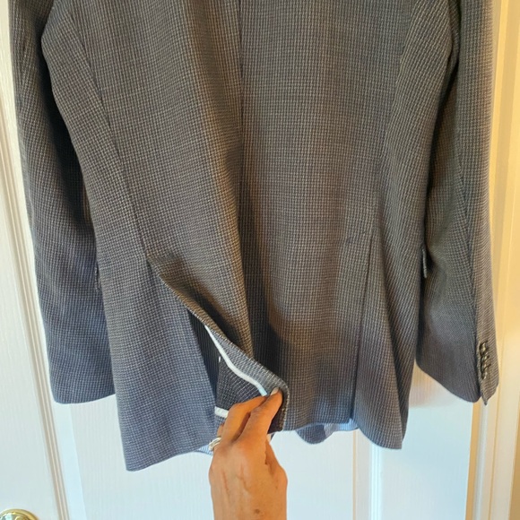 Hugo Boss soft wool blazer 44L - Picture 3 of 6